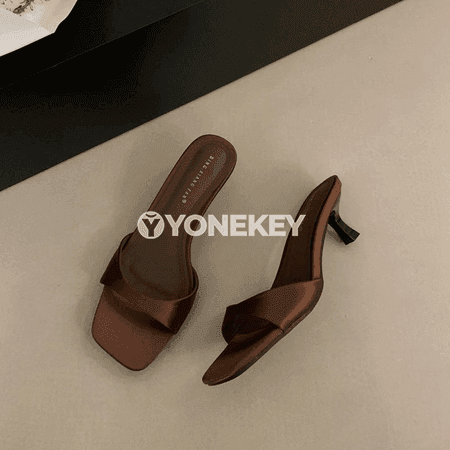 Retro goňur aýal-gyz sandallary, tomuslyk moda şypbyklary