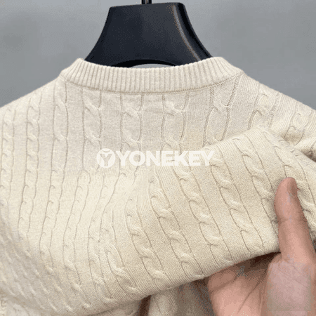 Erkekler üçin ýyly uzyn ýeňli örme switer