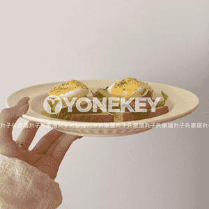 Koreý stilindäki tabak we tarelka