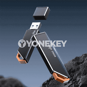 USB fleşka.