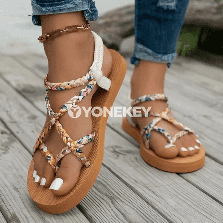 Zenanlar üçin ýeňil tomus sandal: açyk burnly, rahat we giň ölçegli