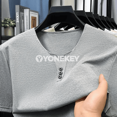 Erkekler üçin V boýunly, üç düwmeli tomusky gysga ýeňli köýnek