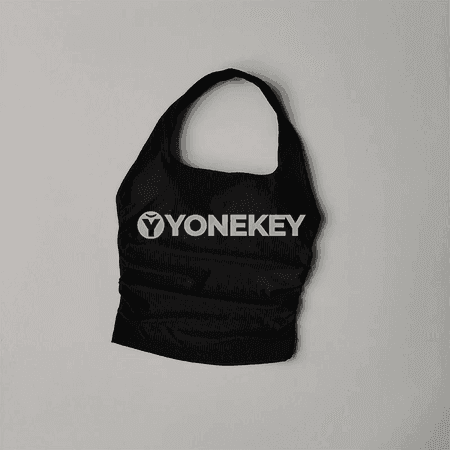 Aýallar üçin sport tank-top: açyk arka, ýeňil we tiz guradýan bra
