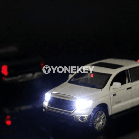 1:32 Toyota Tundra metal model awtoulagy, açylýan gapy, ses we ýagtylyk