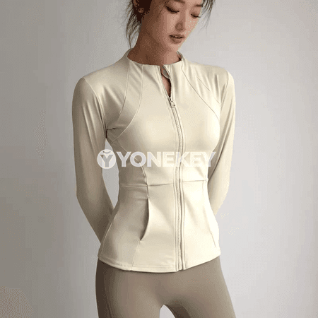 Zenanlar üçin inçe laýyk sport jaket, zipli, ýeňil we ýyly