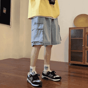 Erkekler üçin şortikler.