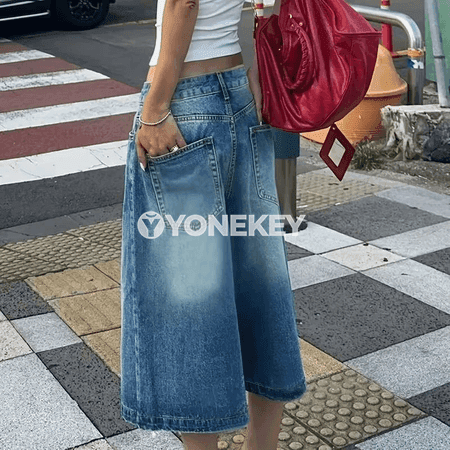 Zenanlar üçin rahat denim şortik, tomus üçin giň kesimli bermuda
