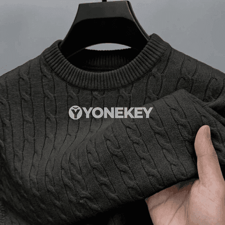 Erkekler üçin ýyly uzyn ýeňli örme switer