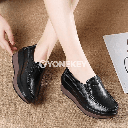 Zenanlar üçin rahat platformaly klassiki slip-on köwüşler, goňur we çal