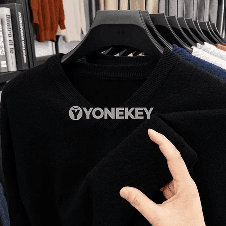 Erkekler üçin ýyly V boýun trikotaž köýnek, giň kesim