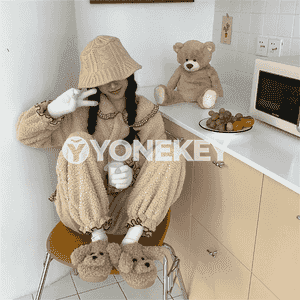 Gyzlar üçin öý aýakgaplary.