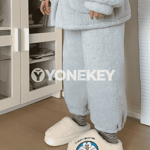Gyzlaryň doraemon ýelekli ýapyk öý aýakgaplary.