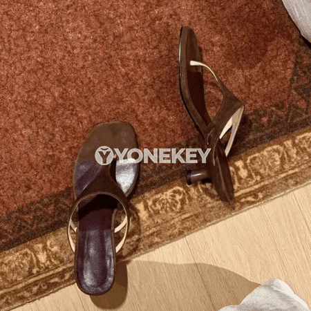 Zenanlar üçin ýazky açyk ujly süet şypbyklary, rahat we süýşme garşy