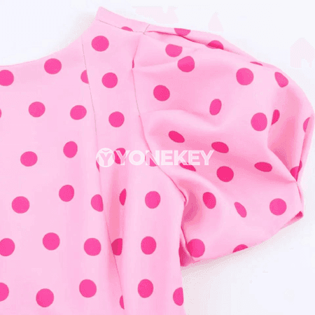 Aýal-gyzlar üçin polka-dot nagyşly ýeňil tomus tops