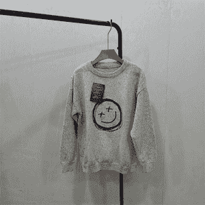 Oglanlar üçin niýetlenen moda switer.