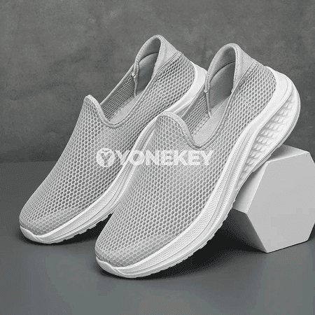 Erkekler üçin ýeňil mesh köwüşler, dem alýan slip-on rahat model
