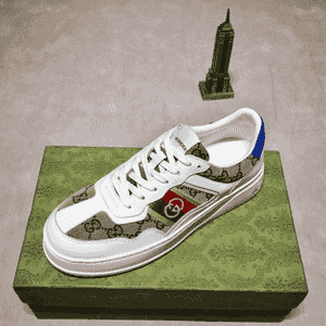 Erkekler üçin krasowkalar.