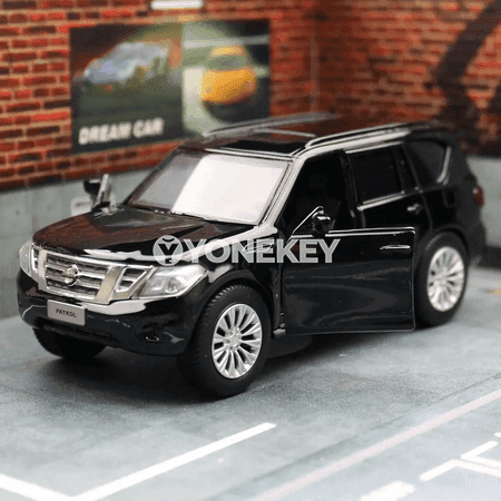 Nissan Patrol Y62 1:36 metal oýunjak awtoulag, iki reňkli