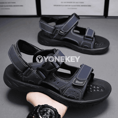 Erkekler üçin ýeňil açyk sandaliler, tomusky rahat görnüş
