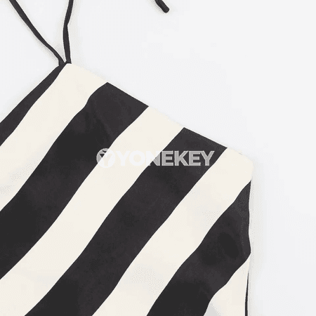 Zenanlar üçin ýeňsiz zolakly halter boýunly uzyn köýnek