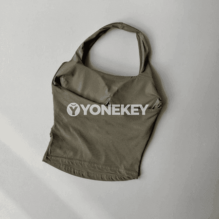 Aýallar üçin sport tank-top: açyk arka, ýeňil we tiz guradýan bra