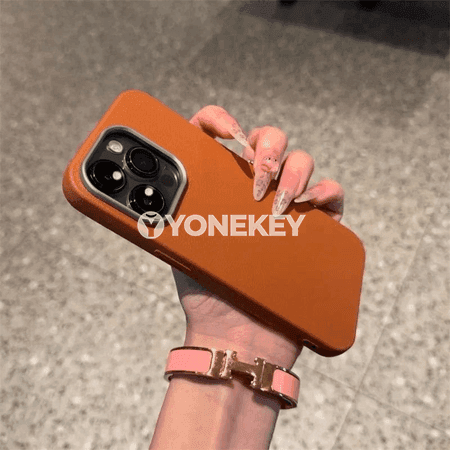 iPhone 11–16 Pro Max üçin deri görnüşli şokdan goragly telefon gaby