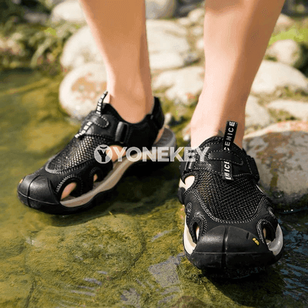 Erkekler üçin tomus sandal: dem alýan, ýeňil we rahat günlük model