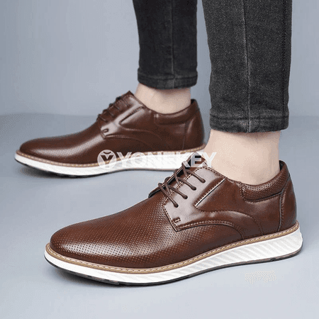 Erkekler üçin pu köwüşli klassik oxfords — ýaz güýz üçin
