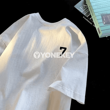 Erkekler üçin uly ölçegli çaply futbolka, gündelik stil