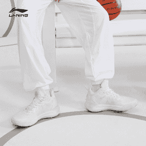 Erkekler üçin basketbol krasowka.