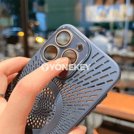 iPhone 12–16 Pro Max üçin magnitli inçe gorag gapagy