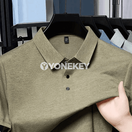 Erkekler üçin ýazlyk dem alýan birreňkli polo futbolka
