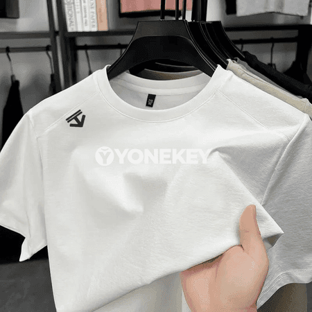 Erkekler üçin ýeňil, dem alýan ýaz-ýazky gysga ýeňli futbolka