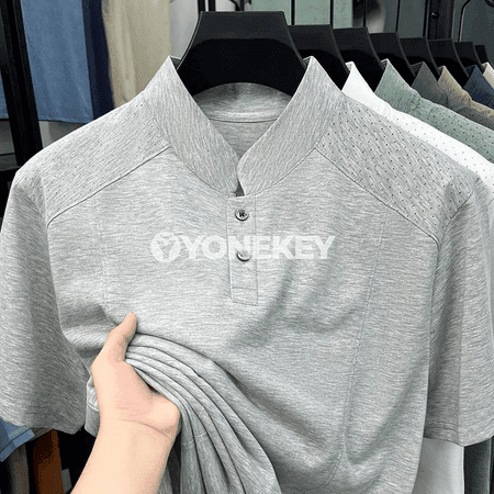 Erkekler üçin ýeňil, dem alýan gysga ýeňli polo köýnek