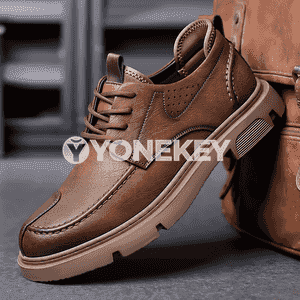 Erkekler üçin niýetlenen moda deri iş aýakgaplary.