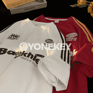 Gyzlar üçin gysga ýeňli futbolka
