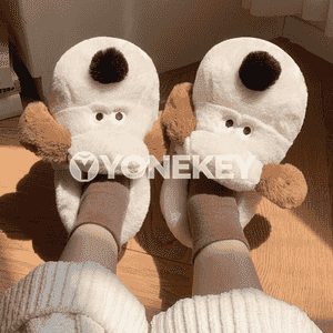 Gyzlar üçin niýetlenen gyş aýakgaplary.