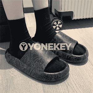 Oglanlaryň tomus ýeňil şypbyklary.