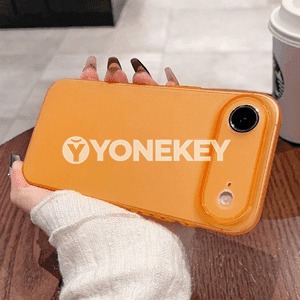 iPhone Apple 17 Pro Max telefonlar üçin silikon görnüşli çehollar.