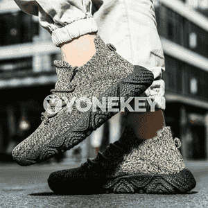 Erkekler üçin niýetlenen owadan, moda sport aýakgaplary.
