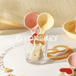 Öýleriňizde nahar iýmek üçin çemçeler