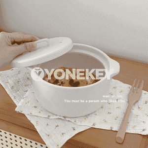 Aşhanada ulanmak üçin tabak 