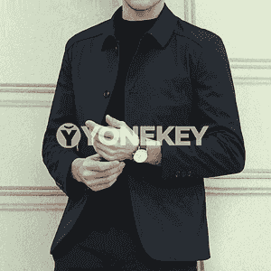 Erkekler üçin niýetlenen owadan we moda penjek.