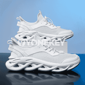 Erkekler üçin niýetlenen owadan moda sport aýakgaplary.