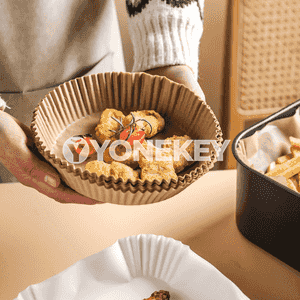 Aşhanada çörek bişirilýän kagyz tabak