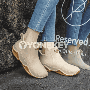 Erkekler üçin ýagyşda geýilýän aýakgap