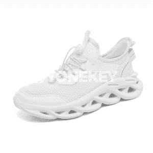 Erkekler üçin niýetlenen owadan moda sport aýakgaplary.