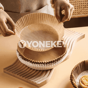 Aşhanada çörek bişirilýän kagyz tabak