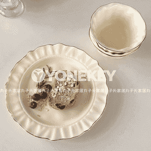 Aşhanada ulanmak owadan tarelka 