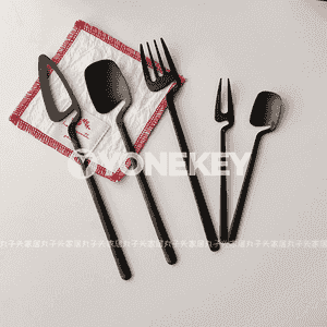 Koreý stilindäki çemçe-pyçak 